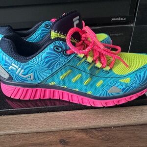 Fila Vibrant Knit Athletic Shoes Size 9